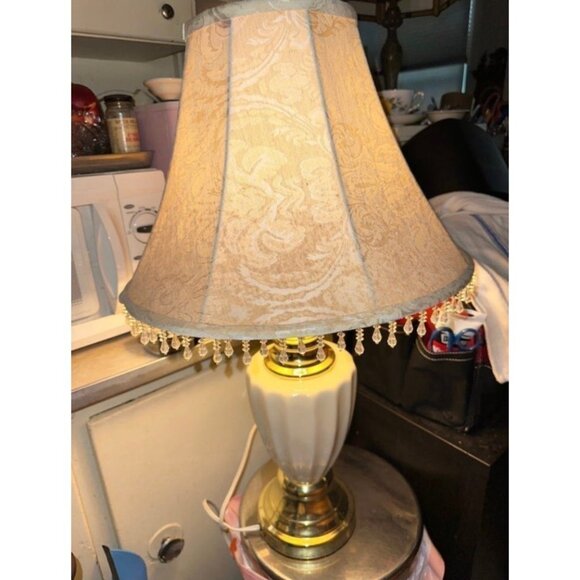 Lamp Vintage Boudoir White Milk Glass Floral Lampshade Brass Table Lamp FLAW - Picture 1 of 11